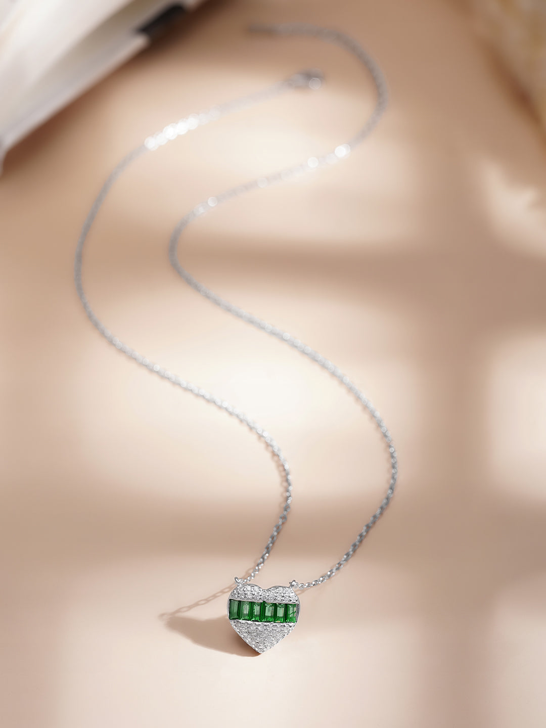 925 Fine Silver Emerald Heart Pendant Necklace