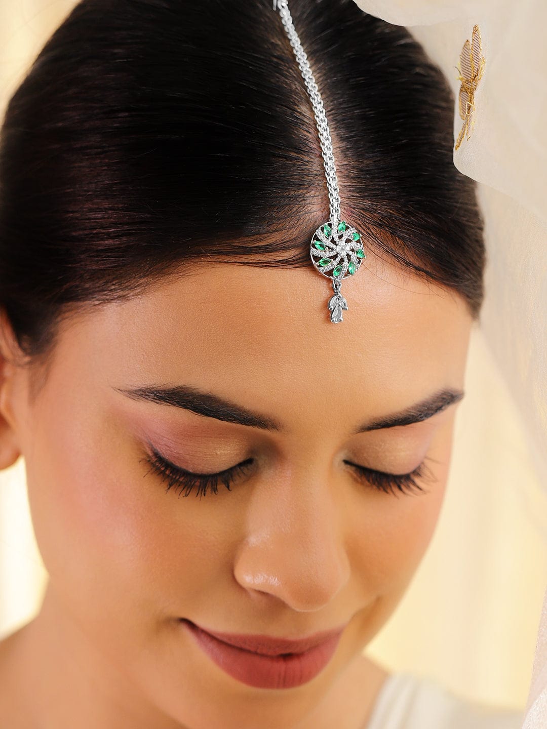 Rubans Rhodium-Plated Emerald and White Cubic Zirconia Maang Tikka