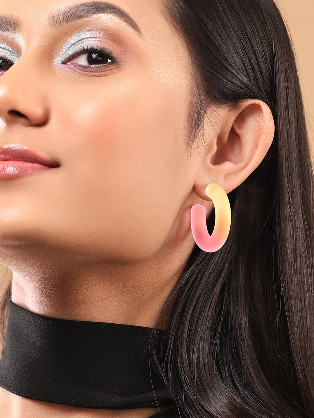 Rubans Voguish Set Of 2, Textured Gold & Transparent Hoop Earrings