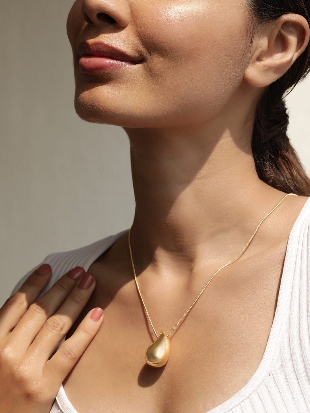 Waterdrop Motif Gold Pendant