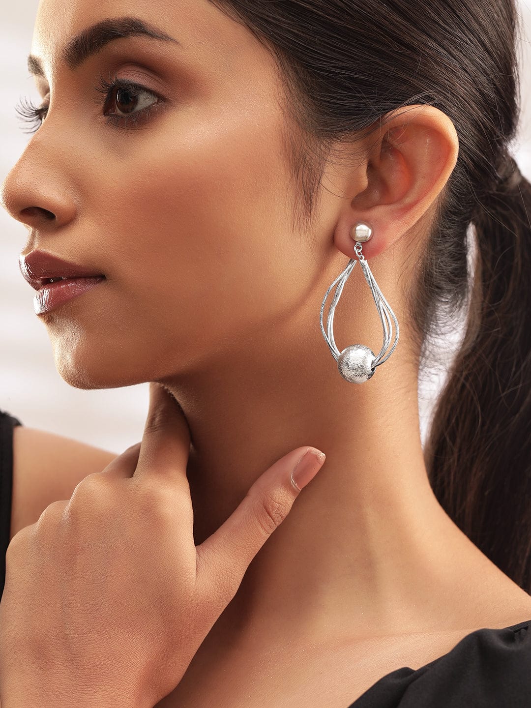 Rubans Voguish Silver-Plated Textured Ball & Multi-Strand Wire Sculptural Drop Earrings