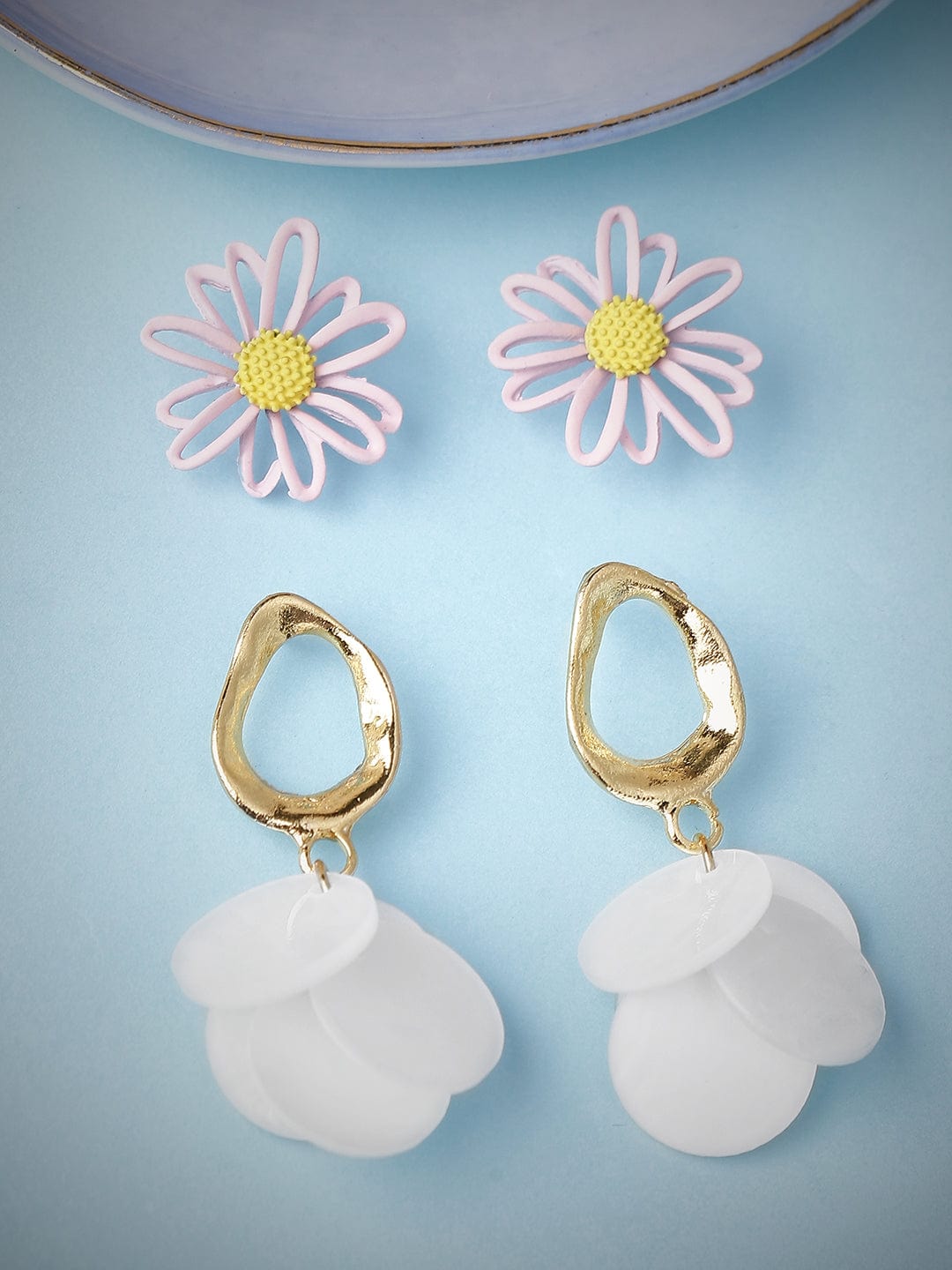 Rubans Set of 2 Floral Shaped & Drop Earrings.